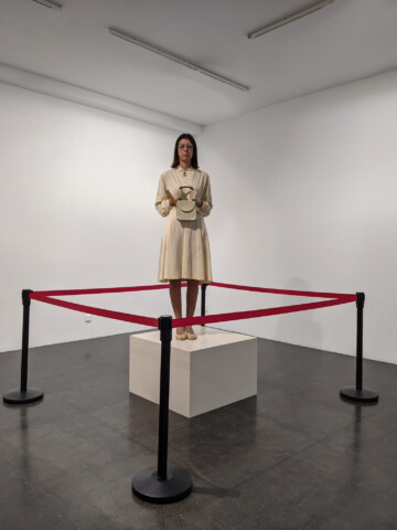 Miss Beige: Taking The sTreeTs