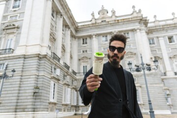 Algo deja quien se va